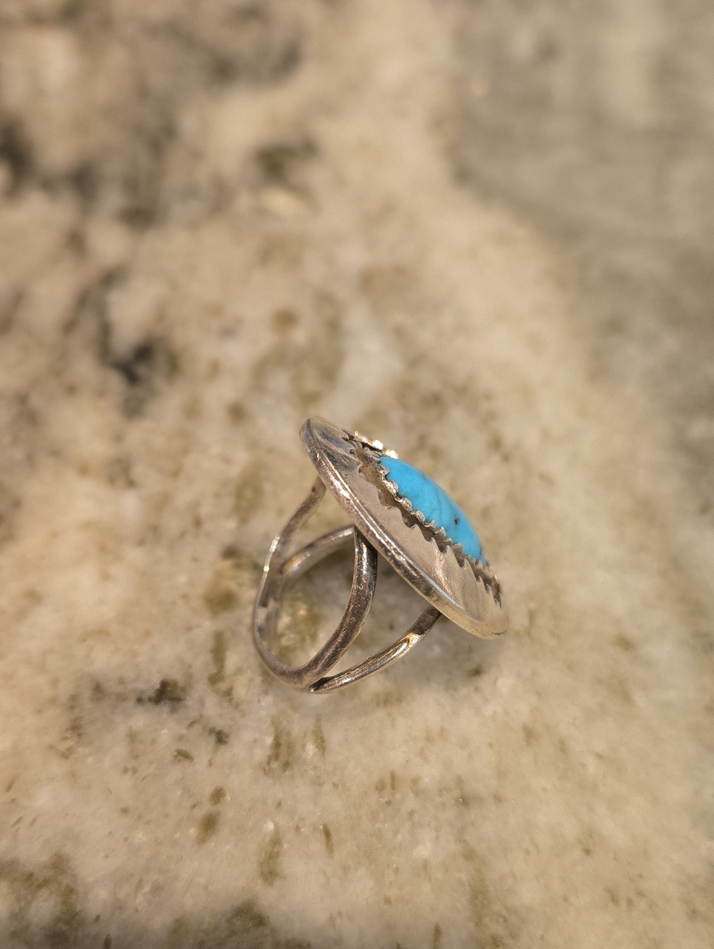 Navajo Design Turquoise Ring - Picture 3 of 11